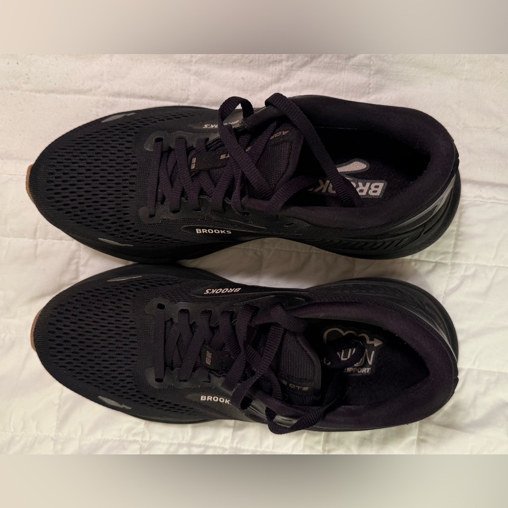 Brooks women’s Black Running Shoes